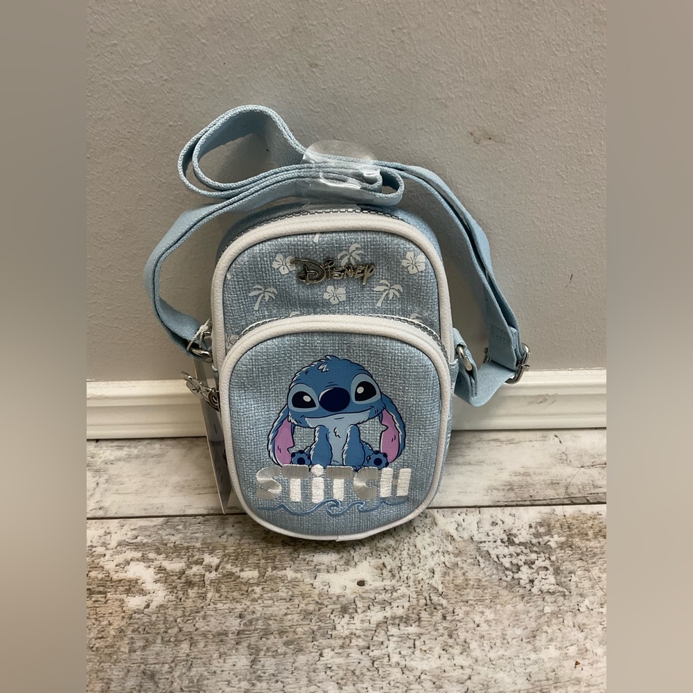 NWT Disney Lilo and stitch luggage Carry On, weekender, crossbody and phone bag - Picture 9 of 11